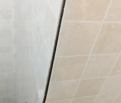 金口河瓷砖空鼓维修公司分享阳台瓷砖脱落的修复过程可以分为以下几个步骤