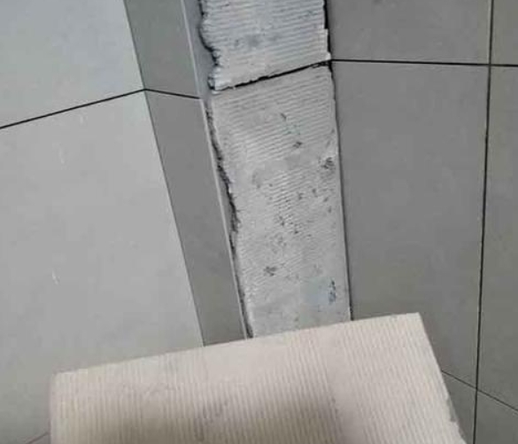 金口河瓷砖空鼓维修公司分享下厨房瓷砖脱落的补救措施。